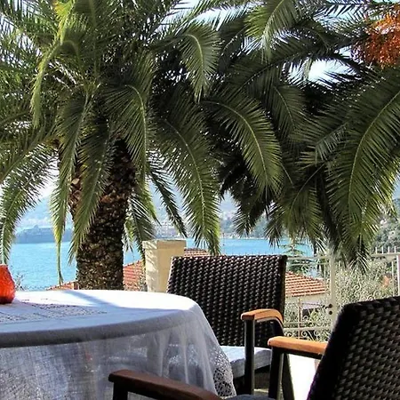 For Two Persons With Sea View In Near The Beach Apartment Trogir